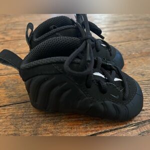 NIKE infant Foamposite 1c